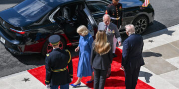 Last Up on the Royals’ U.S. Tour: A Potluck and a Win for Scottish Whisky
