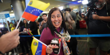 Direct flights to Venezuela resume, but many still can’t go home