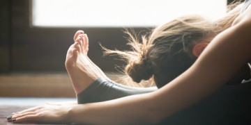 5 Tips for Starting Yoga (From Someone Who Could Barely Bend at All at First)