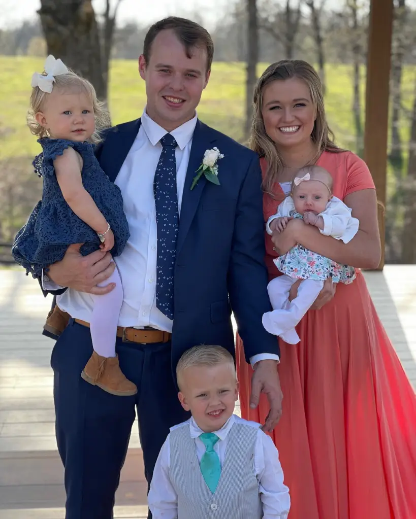 Joseph and Kendra Duggar and their four children, Garrett, Addison, Brooklyn, and a baby, posing for a photo.