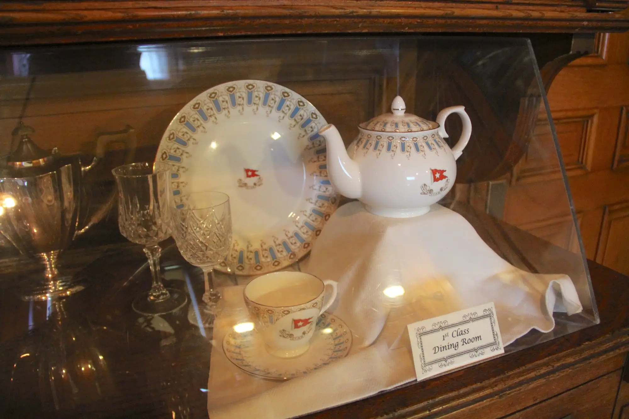 Replicas of Titanic china at Staatsburgh.