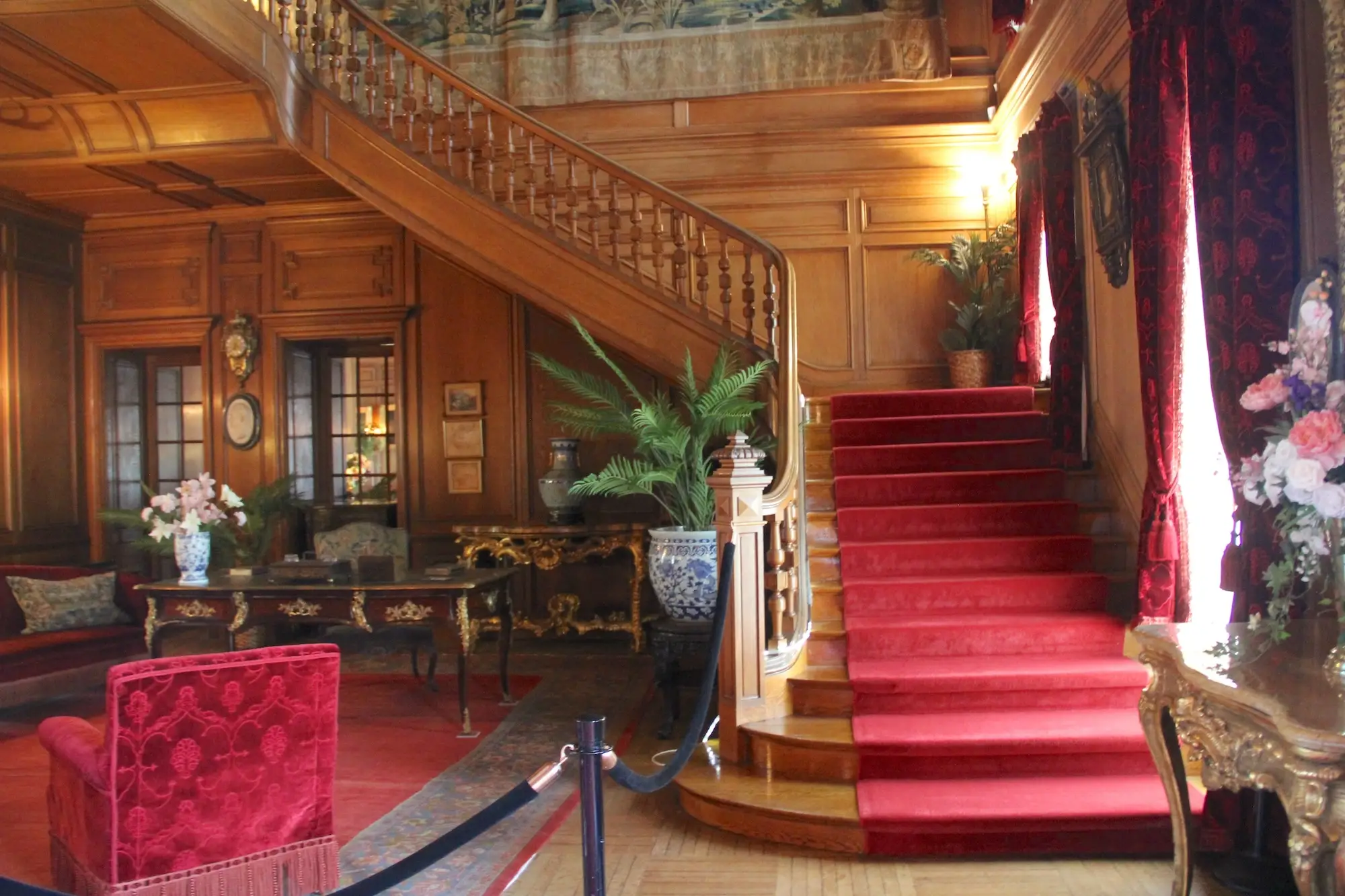 The grand staircase at Staatsburgh.