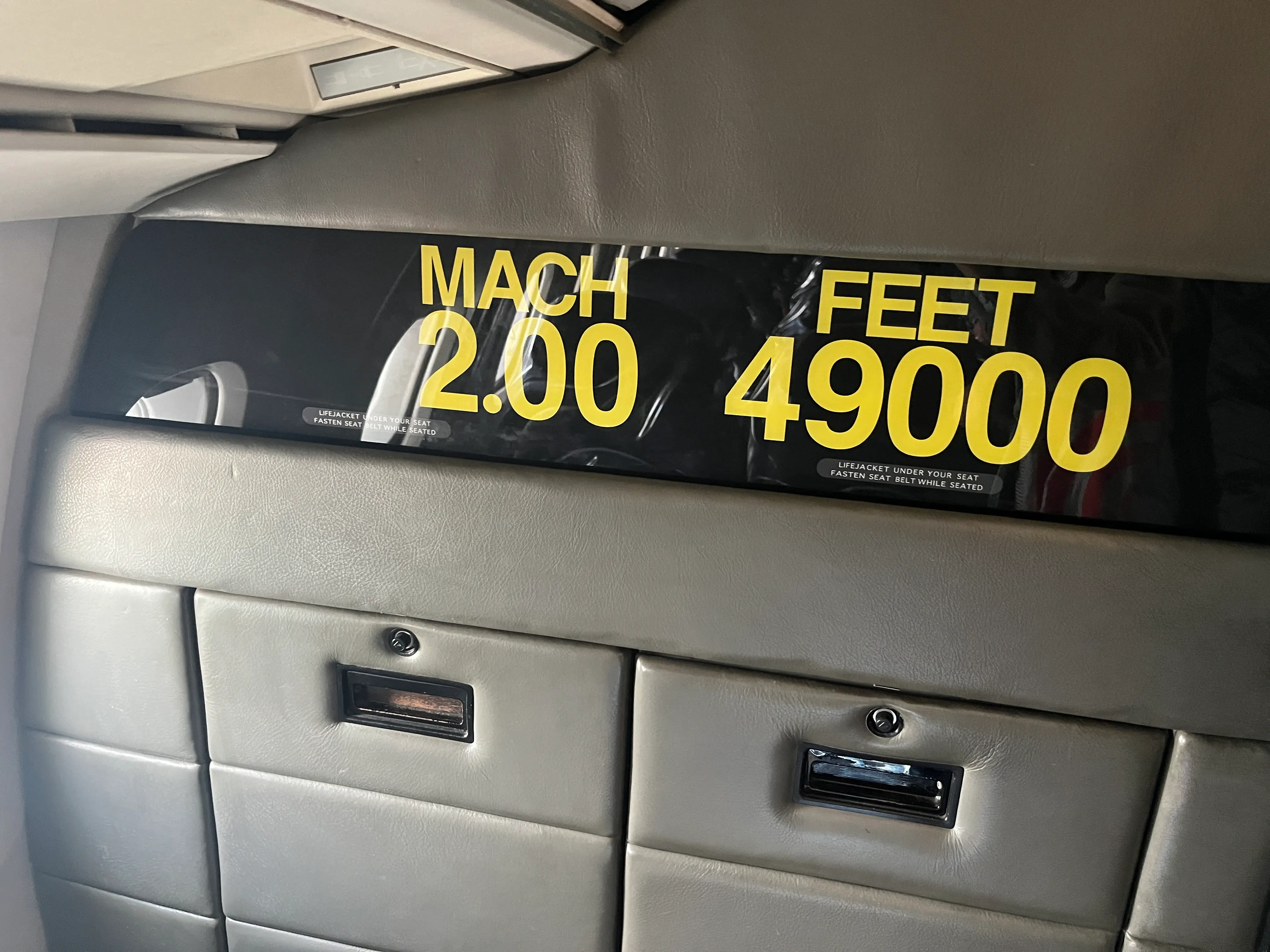 A speed and height indicator saying 