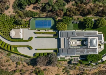 See the lavish homes 5 billionaires are selling — and why it could be tough for them to find buyers