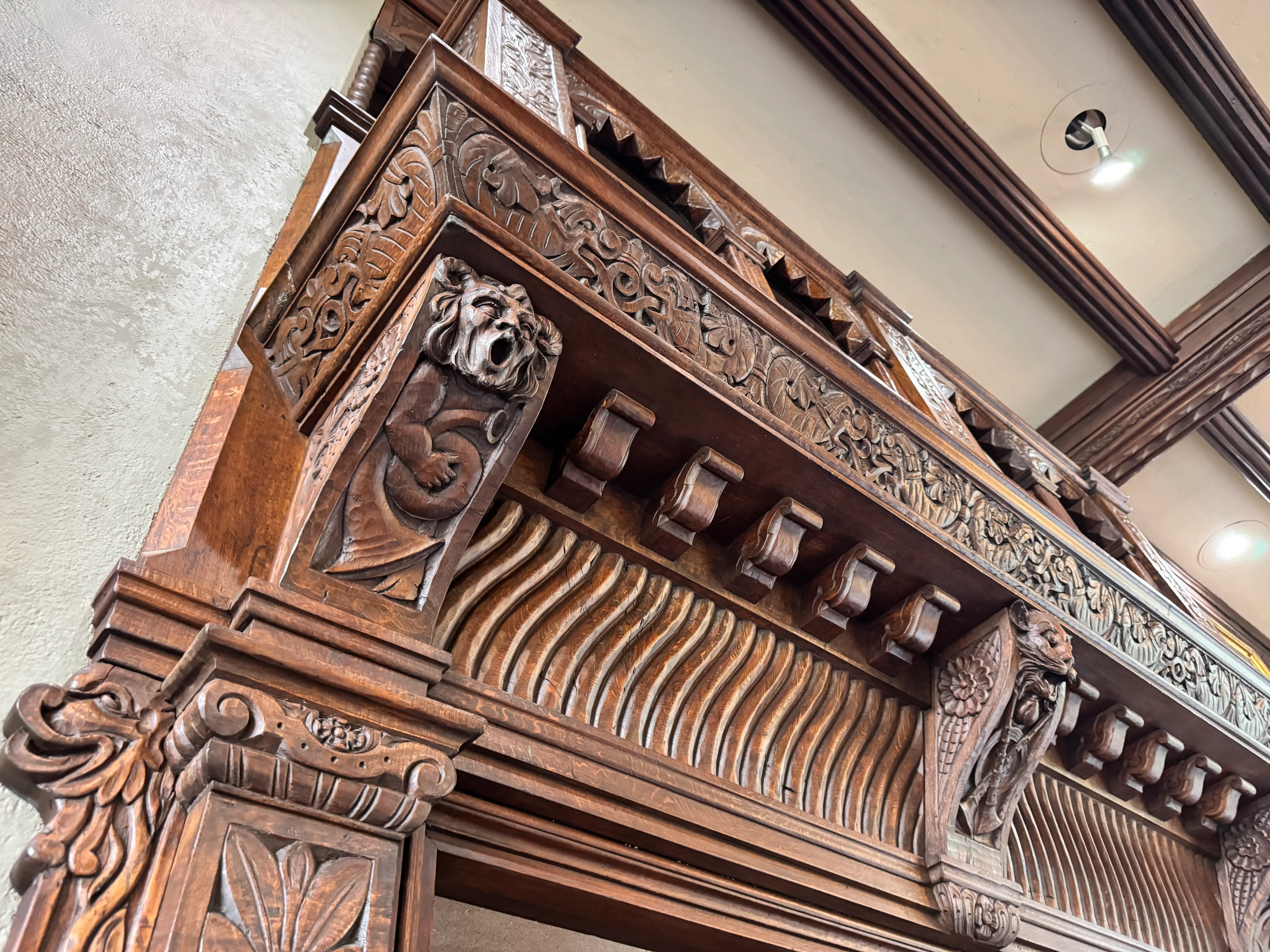 craftsmanship at coe hall grand ballroom