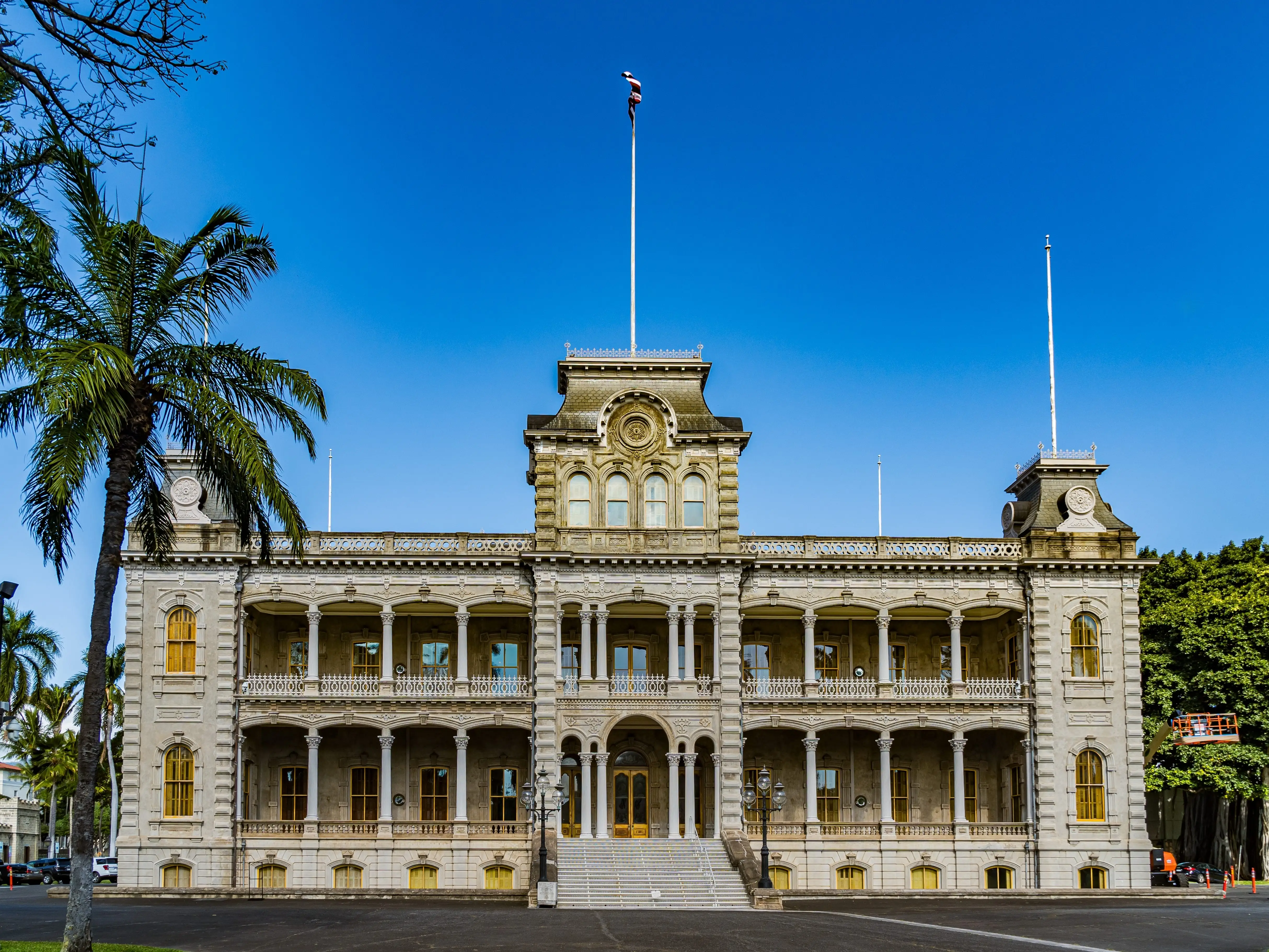 ʻIolani Palace in Honolulu is the only royal palace on United States soil. David Kalākaua, the last reining king of Hawaii and the first monarch to travel around the world, was inspired by European palaces he saw on his 1881 voyage.