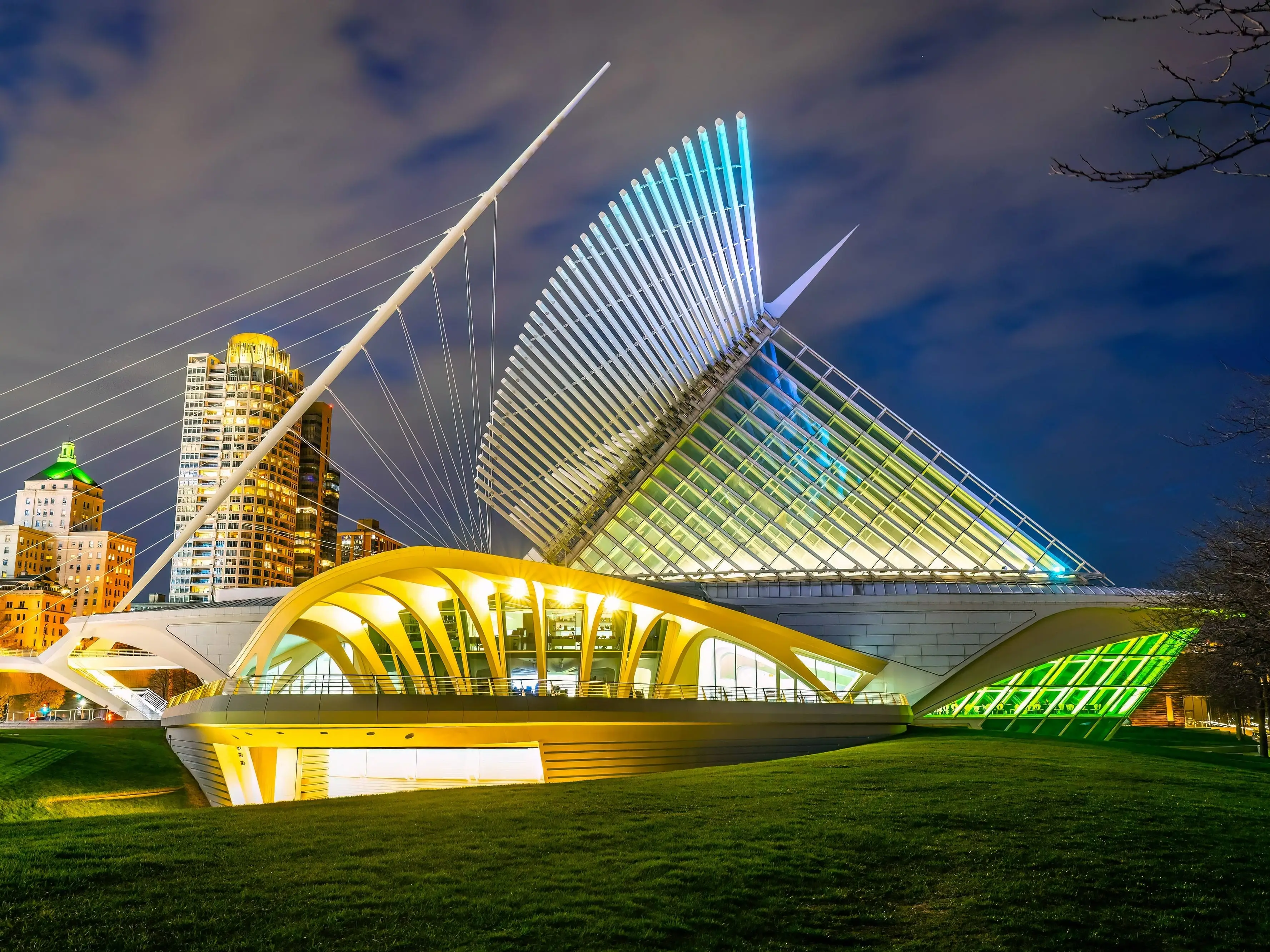 The most striking feature of the Milwaukee Art Museum is the Burke Brise Soleil, a towering sunscreen with a 217-foot wingspan. It folds and unfolds twice a day.