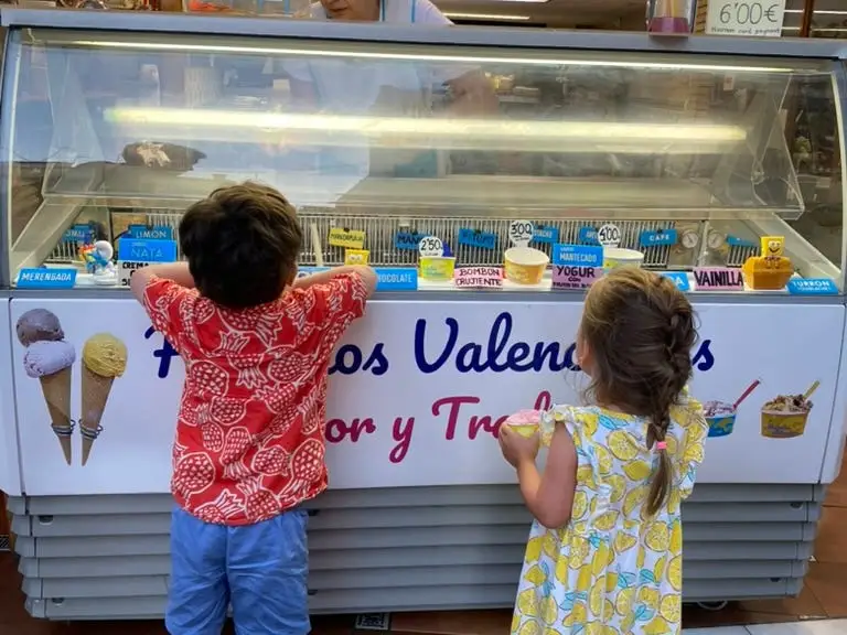 Two kids in front of ice cream vendor