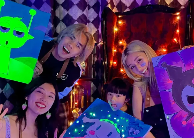 A 19-year-old opened an art studio, panicked 2 weeks in, and then turned it into a $320,000 viral hit. Here’s how.