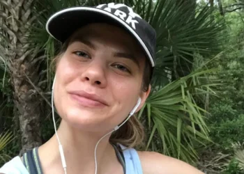 I moved to a beach town in my mid-20s. Instead of paradise, I found the loneliest time in my life.