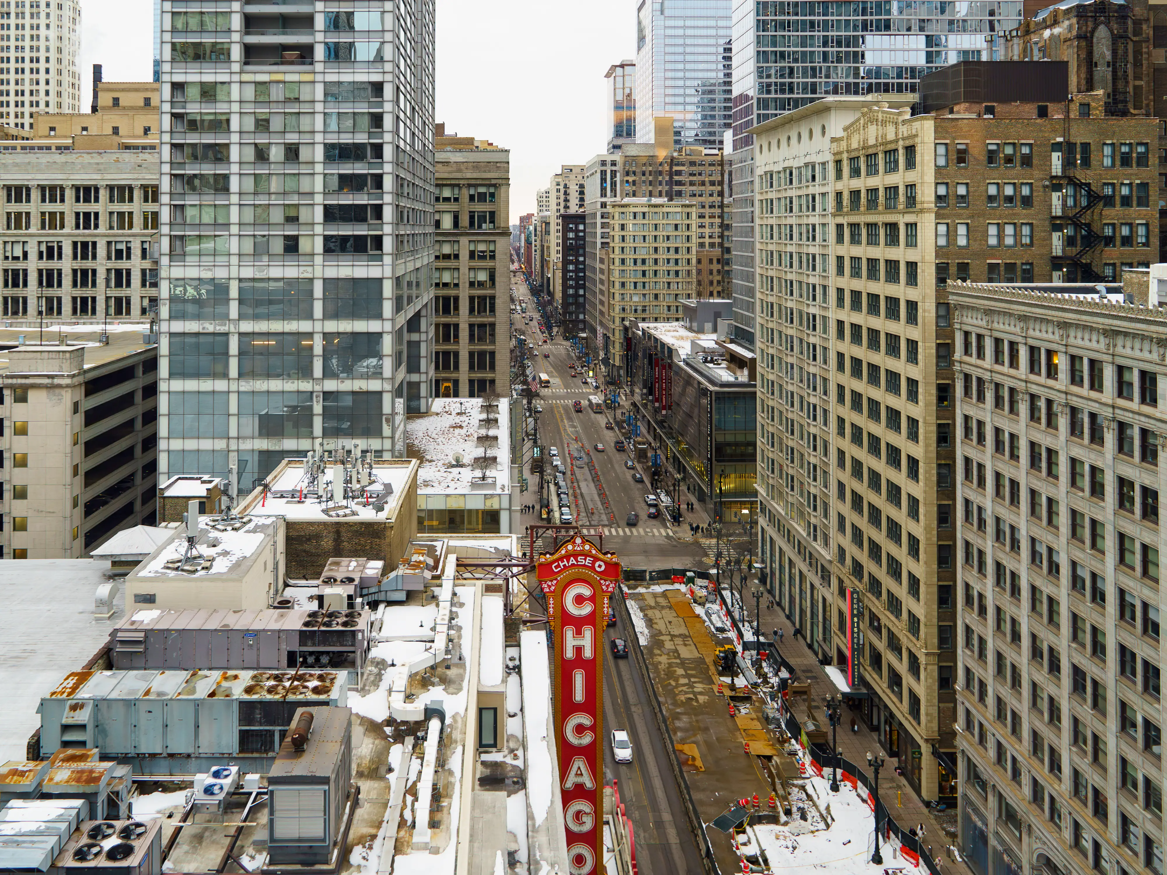 a street in downtown Chicago viewed from above