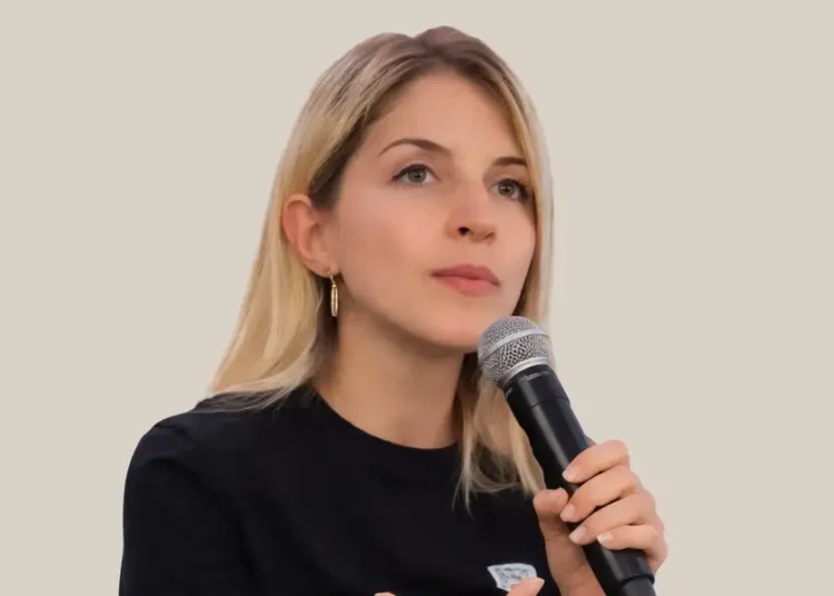 I used to advise companies on what to pay people. Here are 4 myths you should ignore when negotiating your salary.