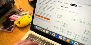 Can AI replace tools like Asana? I spent 15 minutes building an app to find out.