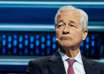JPMorgan’s Jamie Dimon predicts AI will cut the working week to 3.5 days, cure cancers, and free up time for hobbies