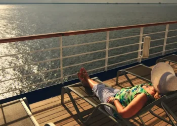 I’ve worked on cruise ships for years. Here are 6 things passengers should pack and 5 they shouldn’t.