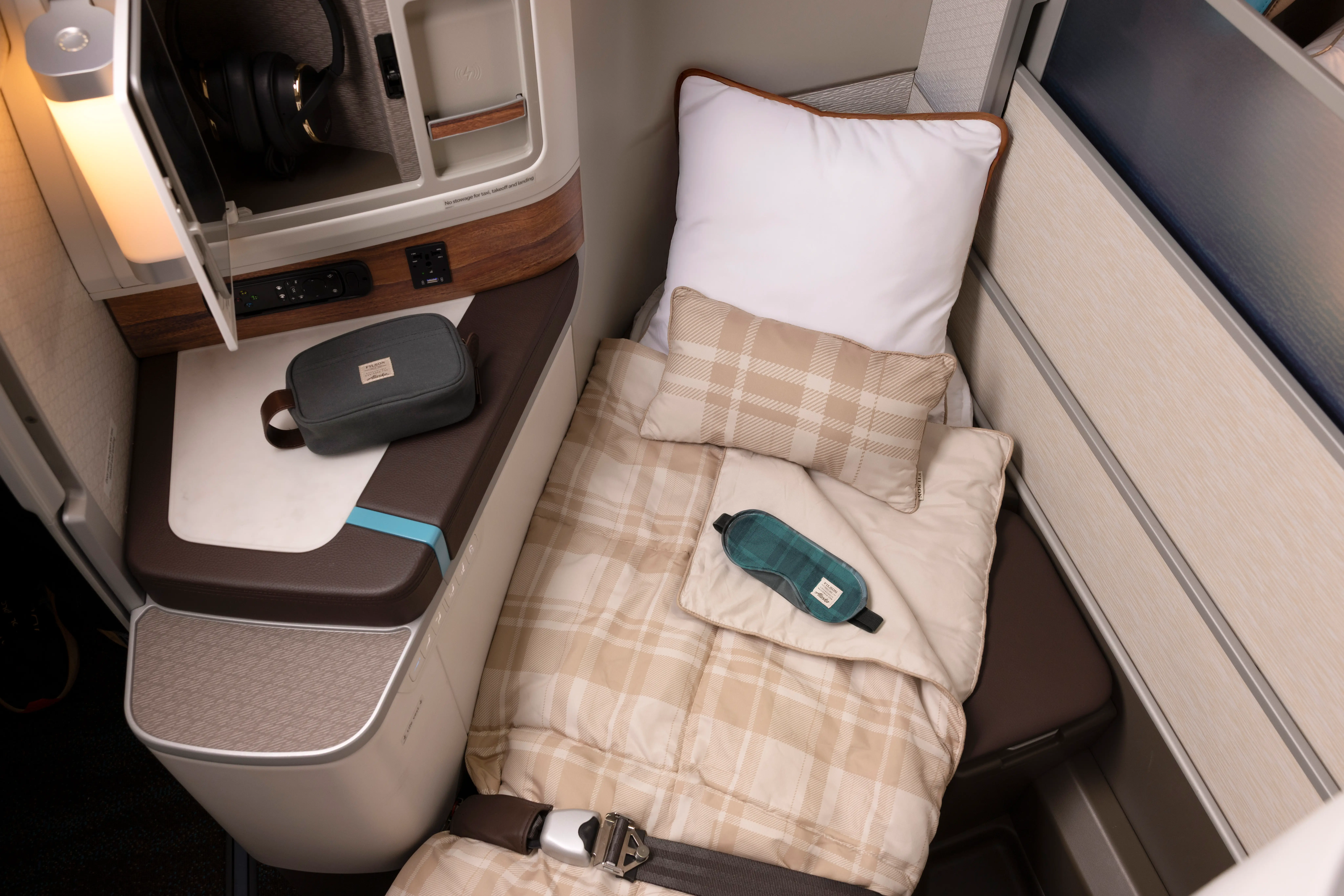 Alaska Airlines new 787 amenities.