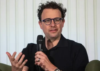 Anthropic’s head of growth says the company culture is so open that people ‘just argue with Dario’ on Slack