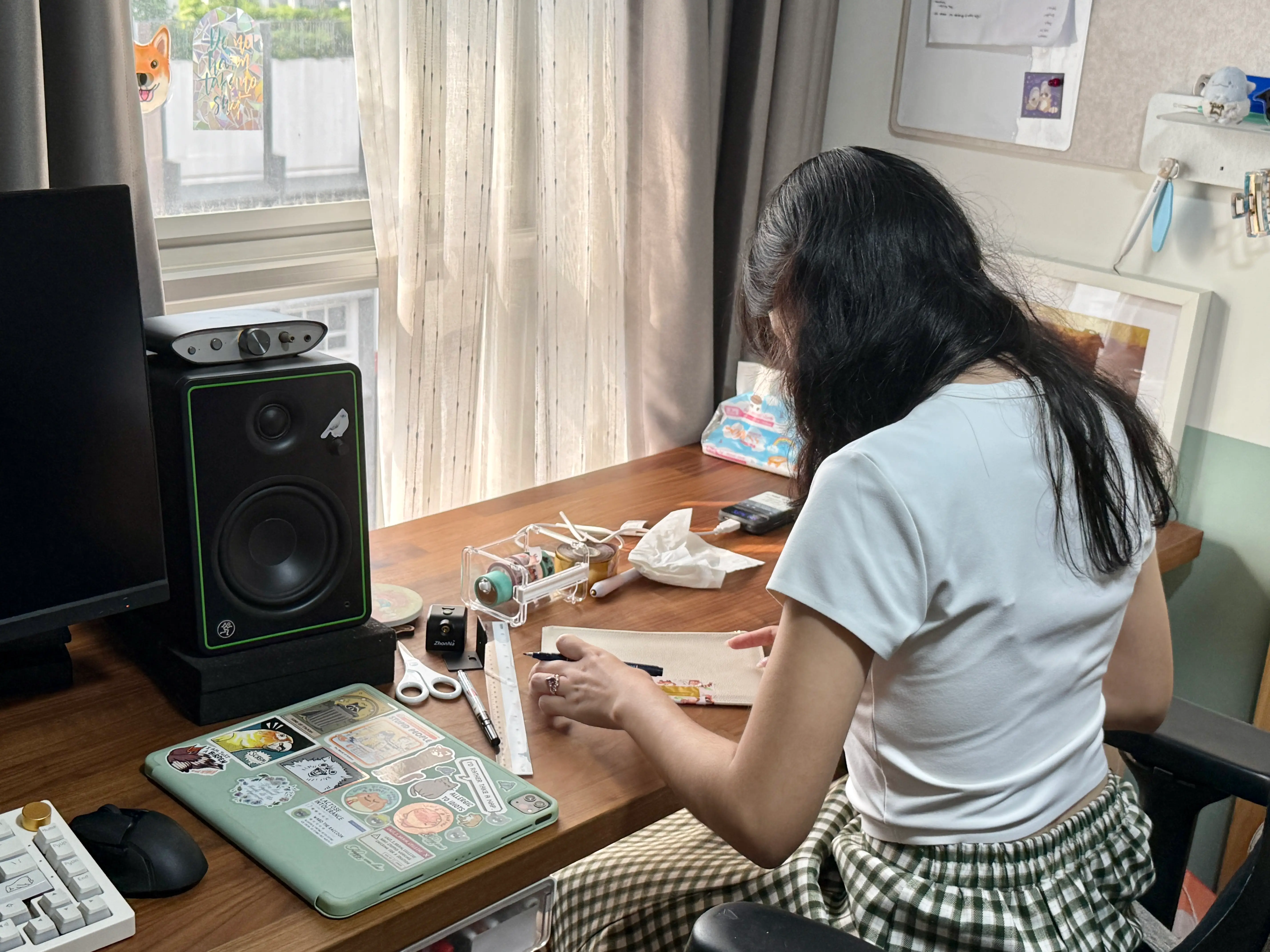 Soo working on one of her hand foiling commissions.