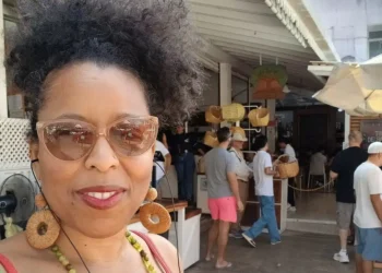 I’m an American who lost 100 pounds after moving abroad. A simple habit I started overseas has helped me maintain it.