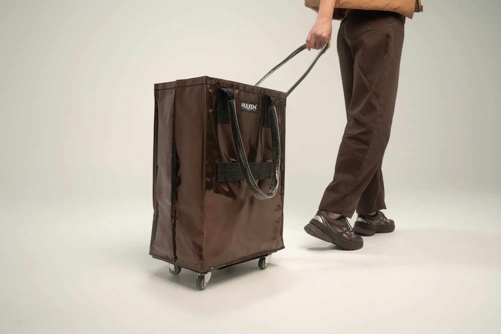 A model lugging a chocolate brown Hulken