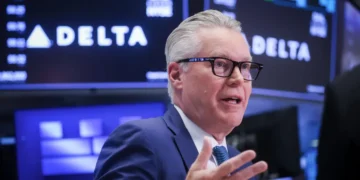 Delta’s CEO said affluent passengers, ‘immune’ to geopolitical conflict, are driving sales