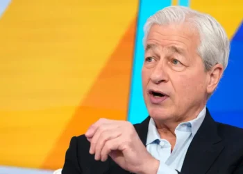 Jamie Dimon shared a key career lesson he’s ‘learned and relearned’ — don’t make big decisions on Fridays