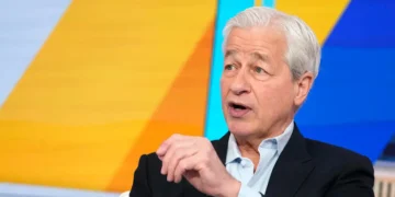 Jamie Dimon shared a key career lesson he’s ‘learned and relearned’ — don’t make big decisions on Fridays