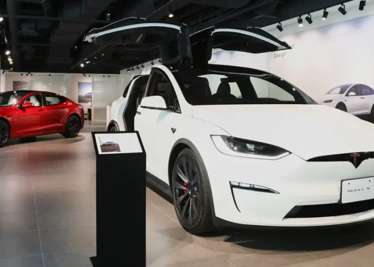 Elon Musk says Tesla only has ‘a few hundred’ Model S and X in stock as the vehicles near end of life cycle