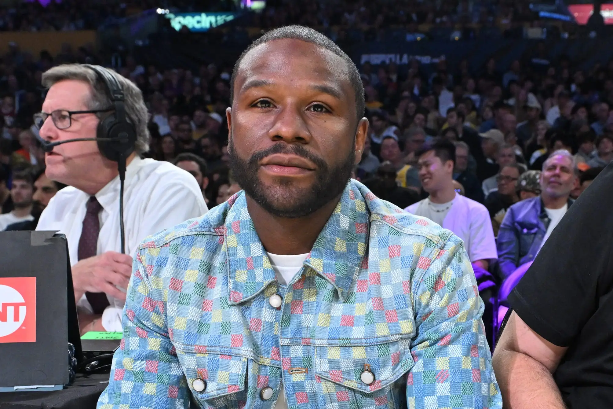Floyd Mayweather sitting at a basketball game