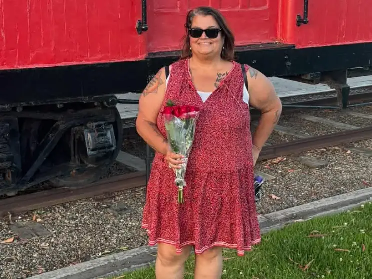 Melissa Drake holding a boquet of flowers