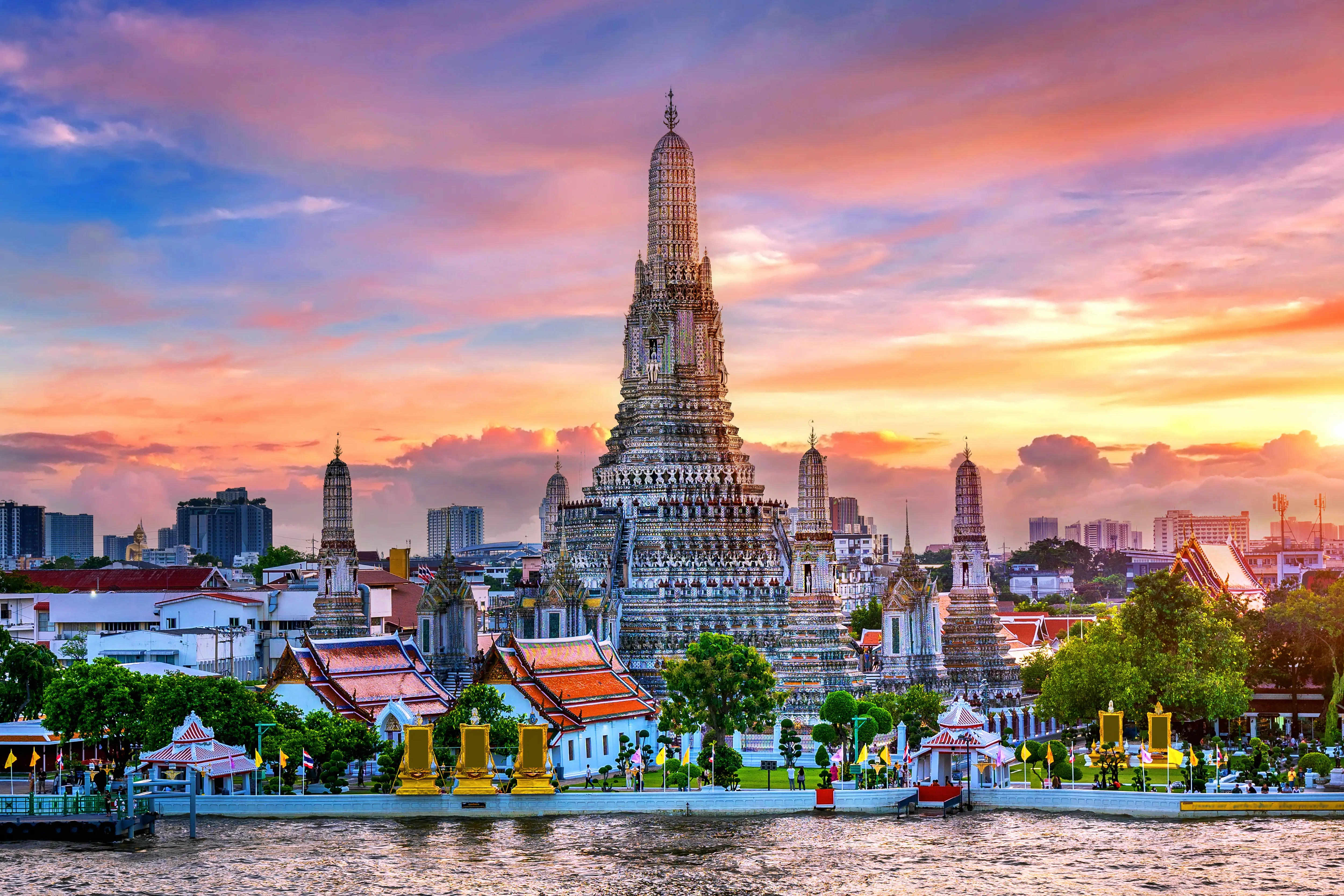 Wat Arun Temple at sunset, Bangkok.