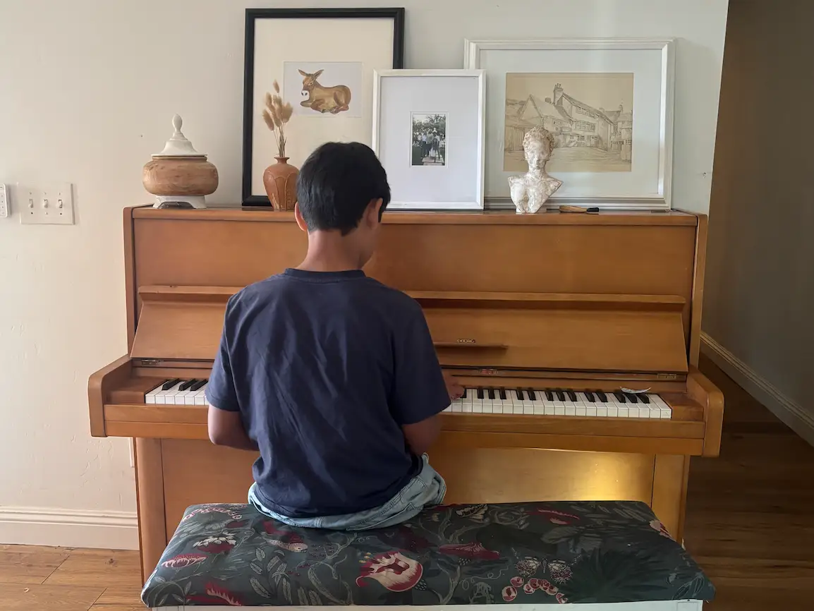 Tween playing piano