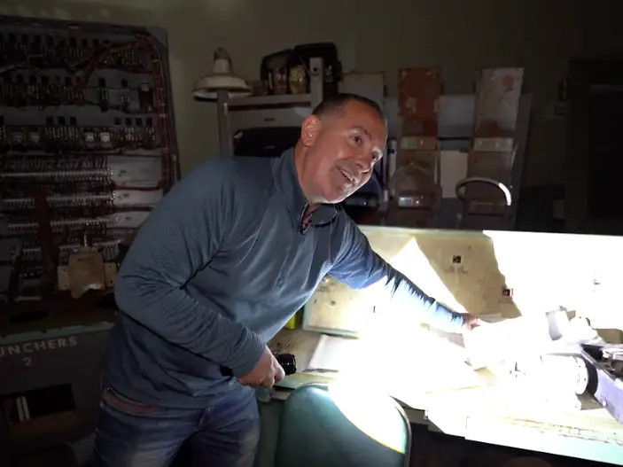 Halik holds a flashlight and points.