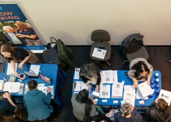 6 mistakes job seekers should avoid when using AI for résumés, cover letters, and networking