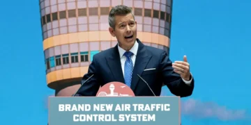 Trump officials want to recruit gamers without college degrees to be air traffic controllers