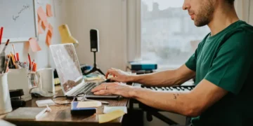 A millennial made $280K working 3 remote jobs — until the job market turned against him: ‘It was great until it wasn’t’