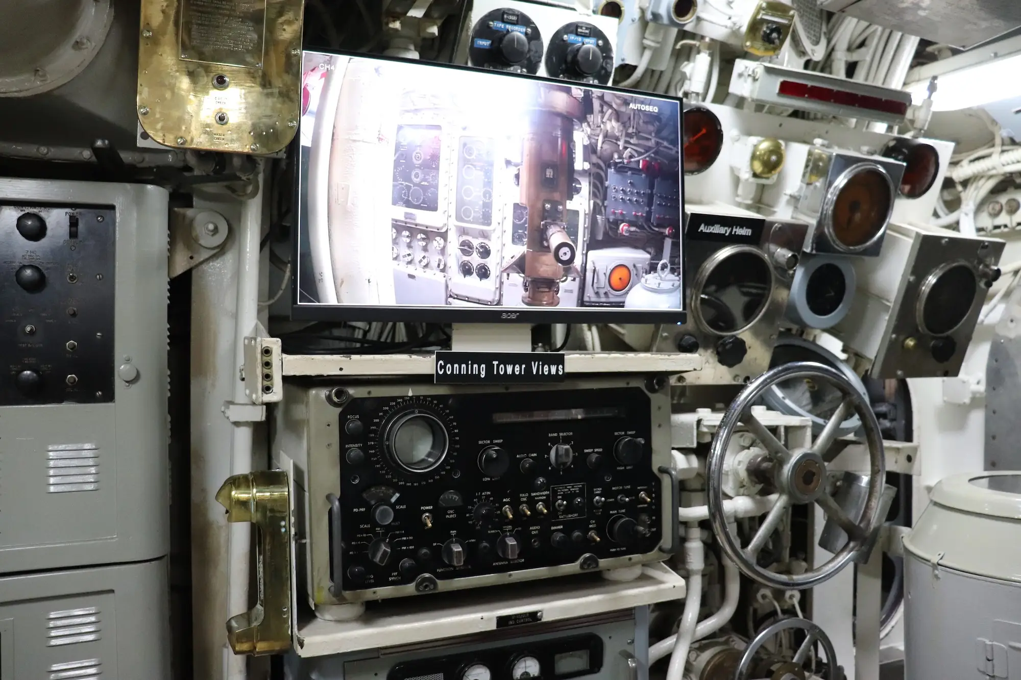 A screen showing the conning tower on the USS Torsk.