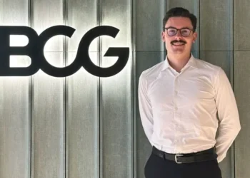 How I taught myself to code, quit my consulting job, and started an AI robotics firm by age 25