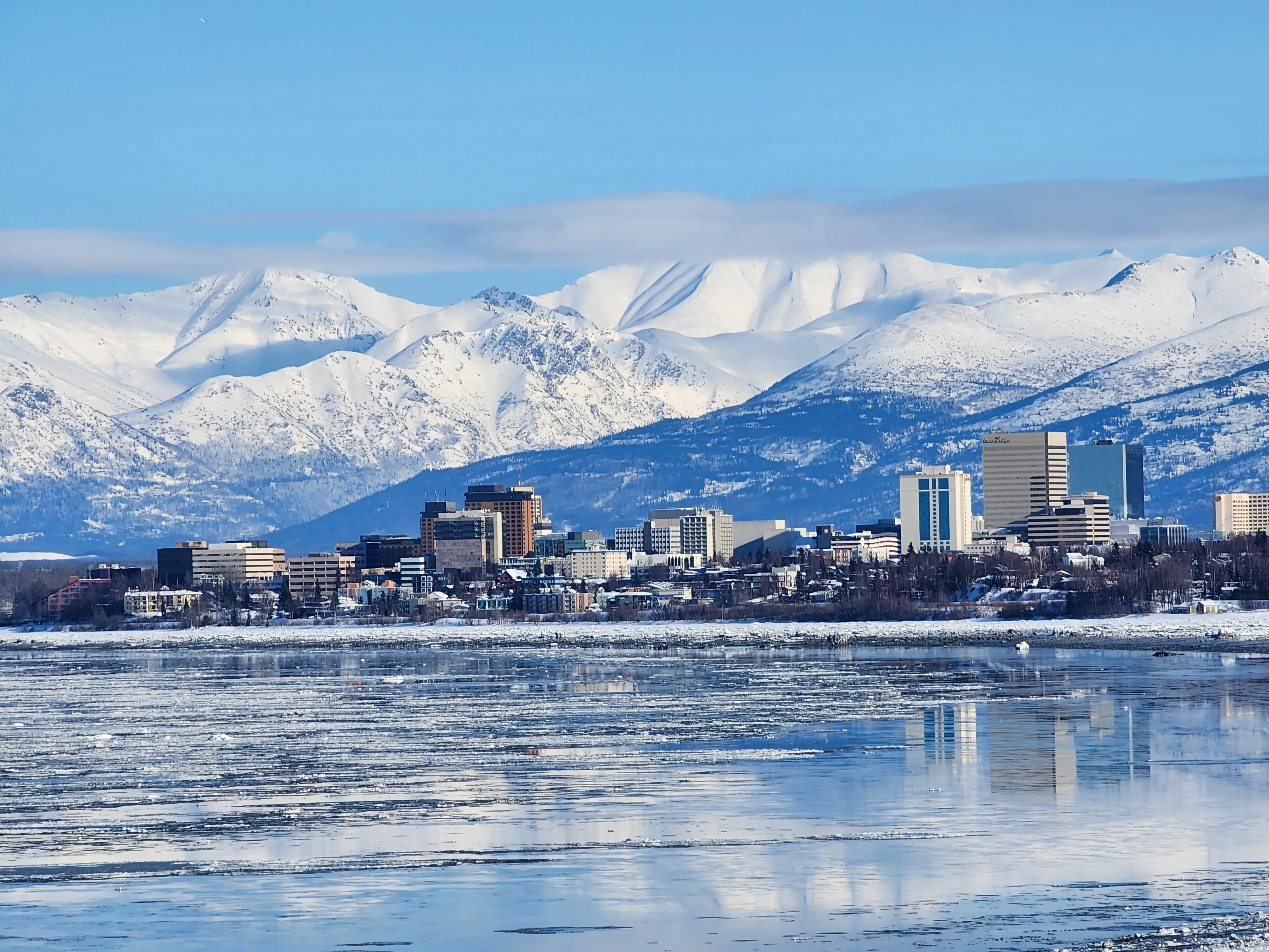 Snow town Anchorage, Alaska, the United States of America is one of many people's dream to visit due to its scenery, culture, culinary.