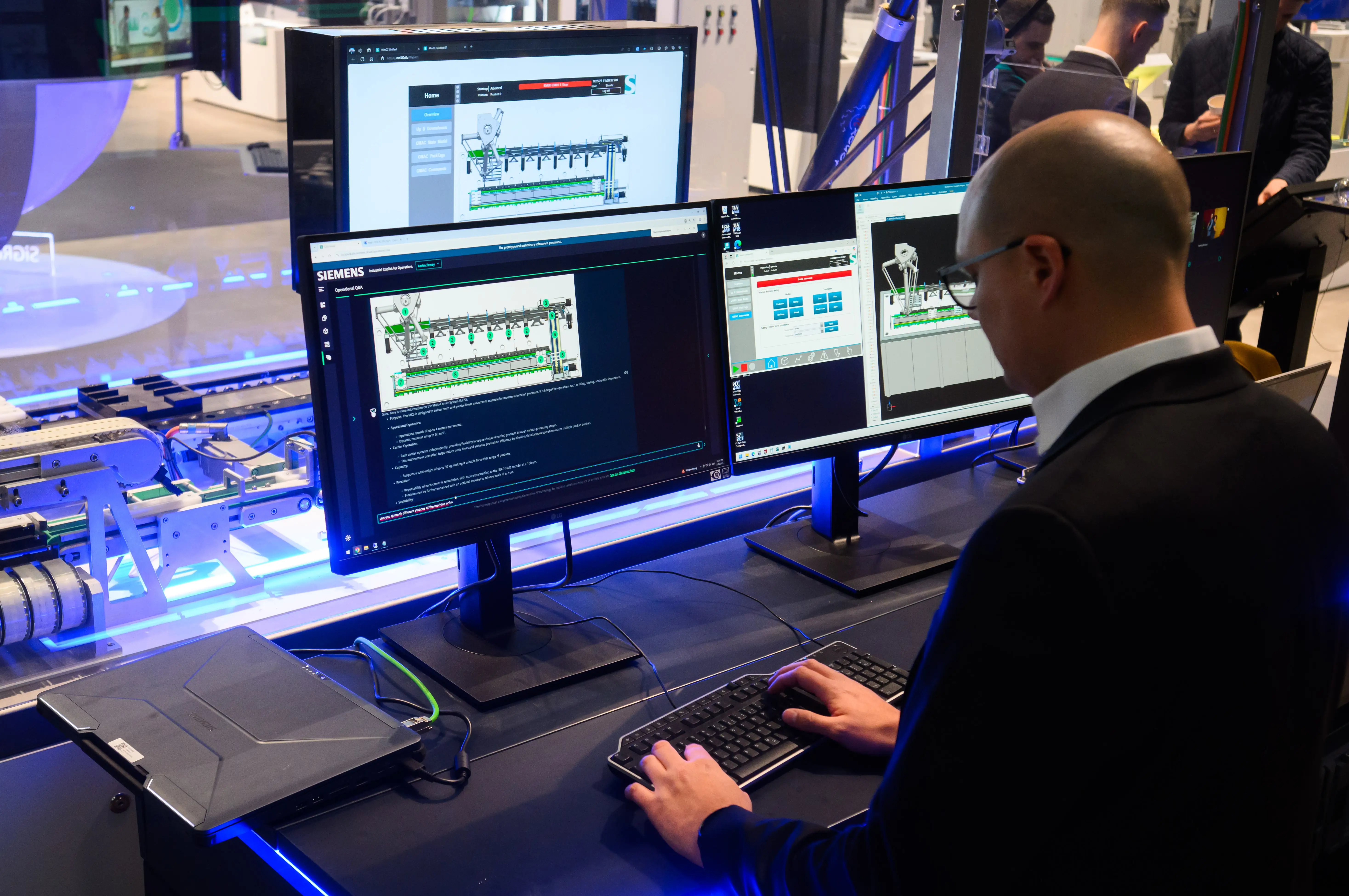An employee operates a production machine from the pharmaceutical industry at the Siemens stand at the Hannover Messe industrial trade fair with the help of Siemens Co-Pilot artificial intelligence - based on the system from Microsoft.