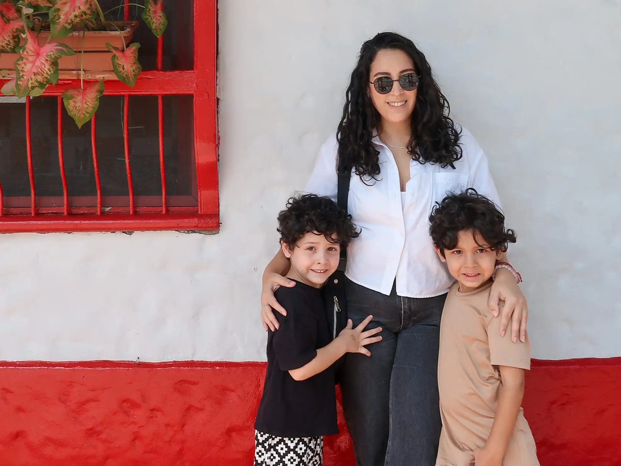 Alyssa Bolaños with her kids in Colombia