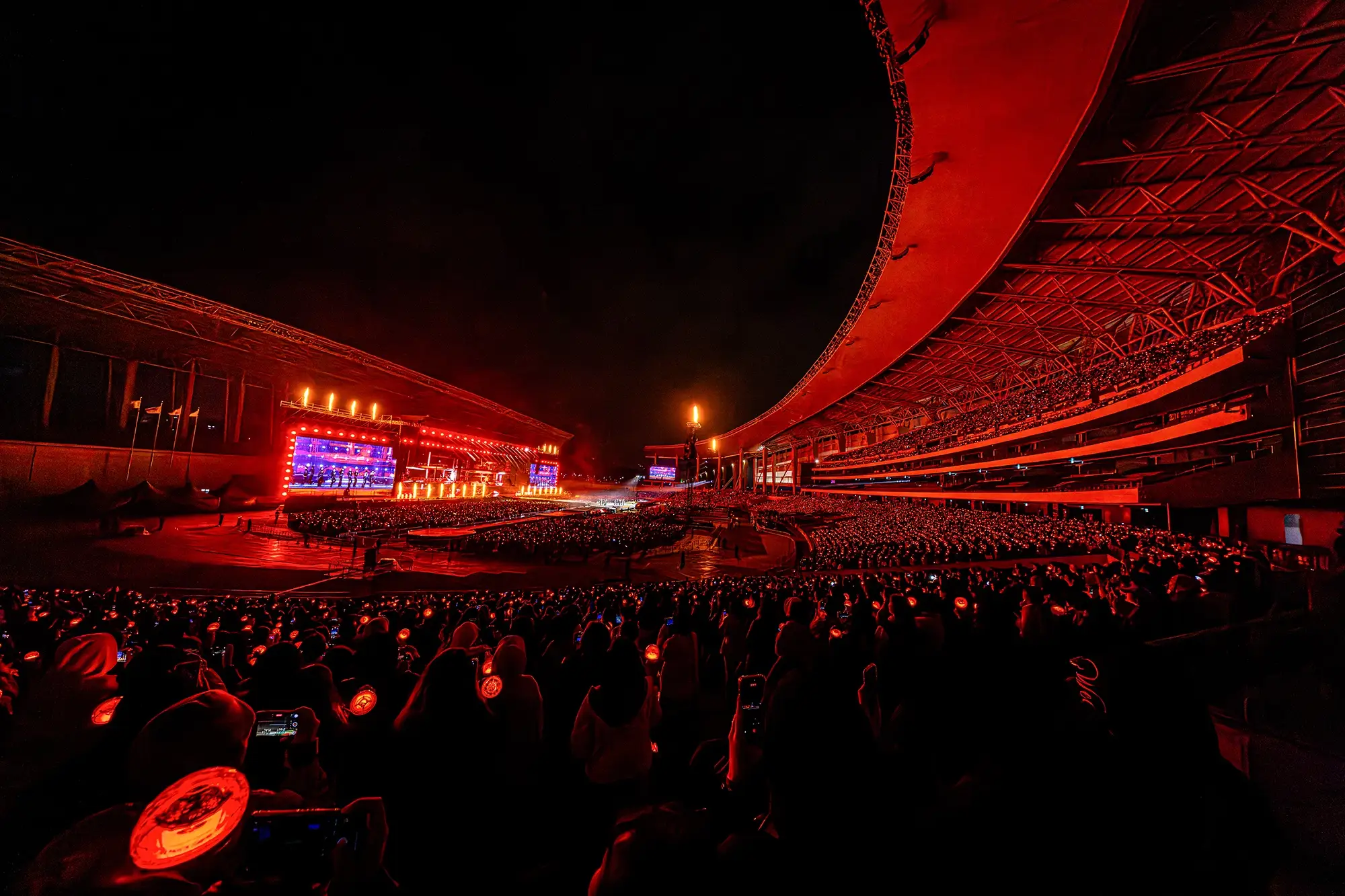 A crowd shot of Seventeen's Incheon concert.