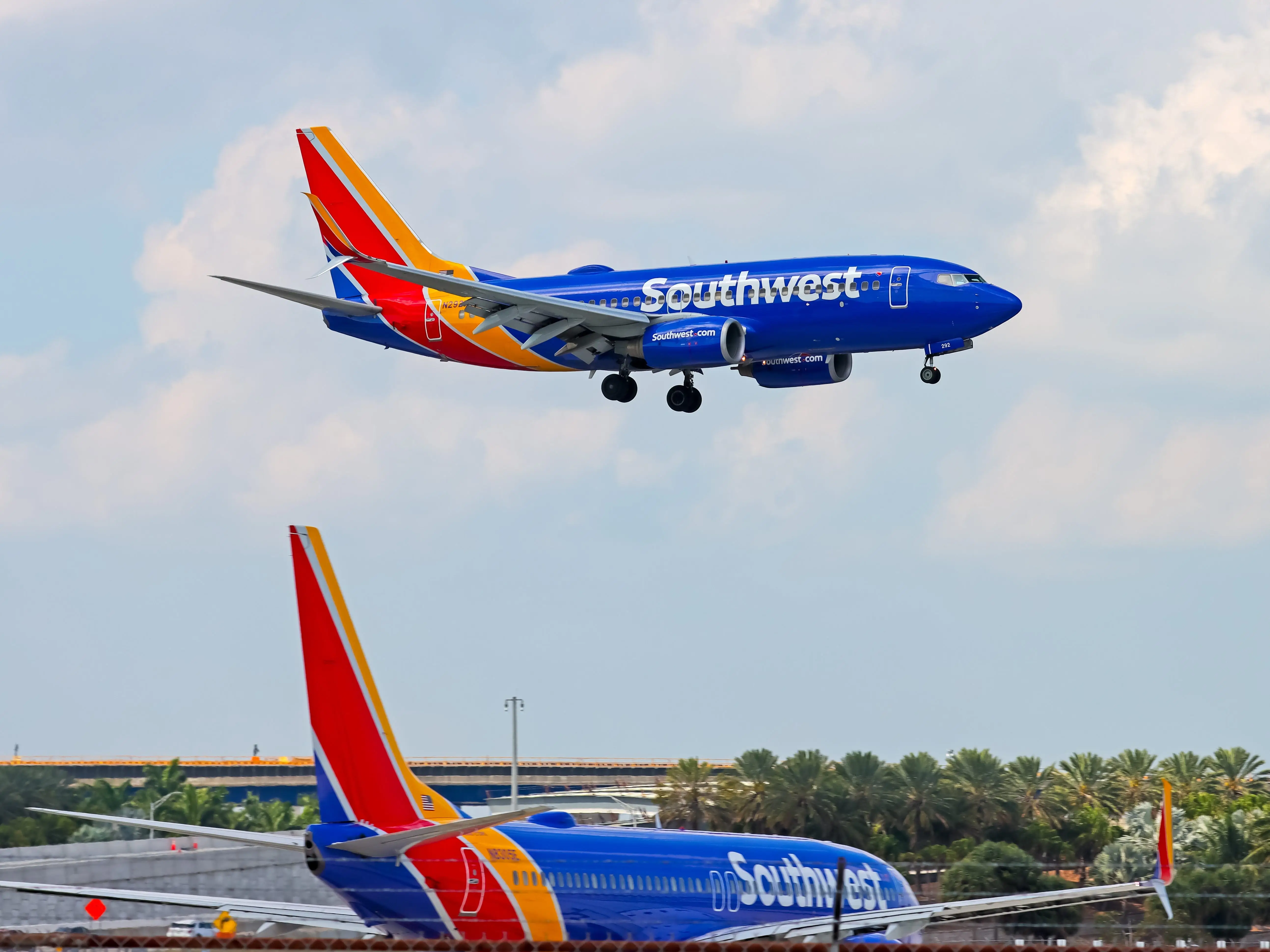 This Boeing 737-7H4 type code B737 is Operation by Southwest Airlines. The registration number is N292WN. Landing at Fort Lauderdale Hollywood International Airport(FLL).