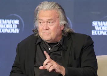 Steve Bannon says Anthropic ‘had it right’ in rejecting deal with the Pentagon