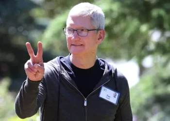 What Warren Buffett’s successor Greg Abel can learn from Tim Cook about following an iconic CEO