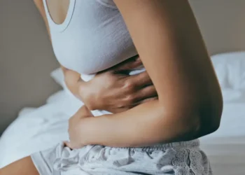 A doctor, who treated a 22-year-old with colon cancer, shares what everyone should know about cancer symptoms