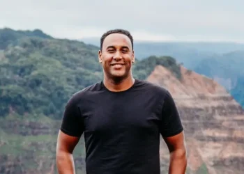 I’m a millennial pastor in Hawaii who started renting out my car to pay for diapers. I made $3 million last year.