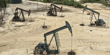 Oil prices climb as US-Iran peace talks stall