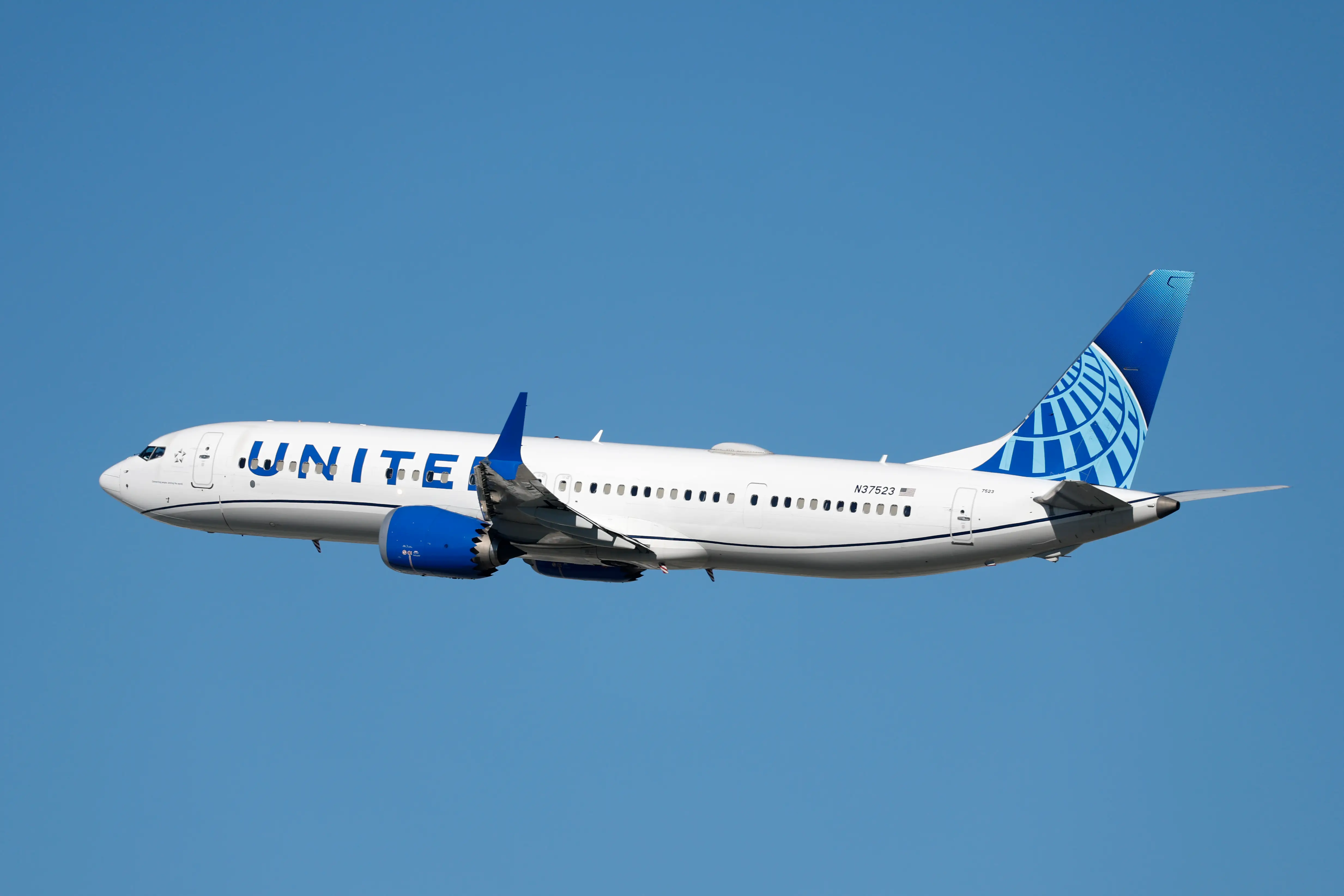 A United Airlines Boeing 737 MAX 9 departs Los Angeles International Airport en route to Orlando on January 27, 2026