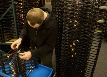 A Ukrainian drone company says it’s teaming up with a US firm because staying home means getting ‘eliminated’